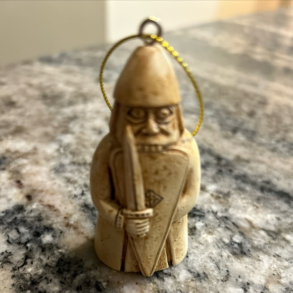 Harry Potter Rook Chess Piece Ornament from 2024 Keep Collecting Wizarding Trunk - Picture 2 of 7
